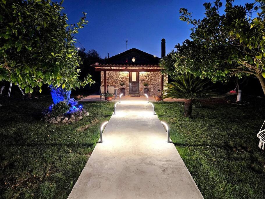 Patras Stonehouse With Large Yard - Πέτρινο Σπίτι Με Αυλή Villa Paralia  Exterior photo